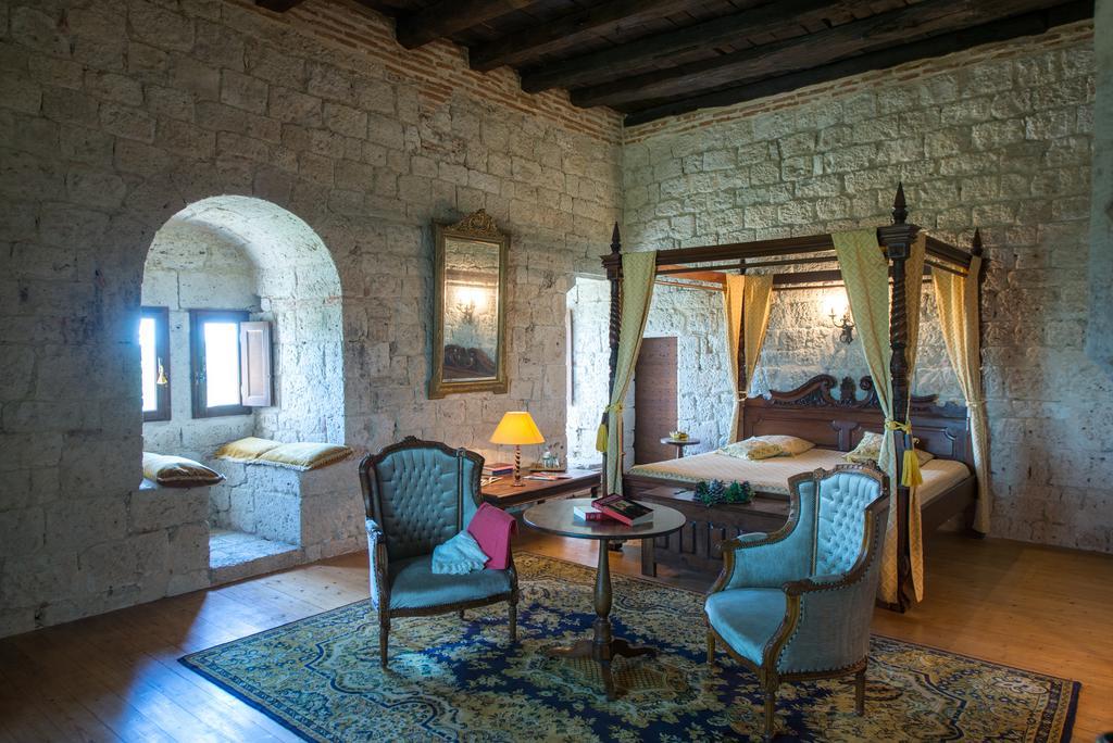 Вилла Chateau De Goudourville Экстерьер фото